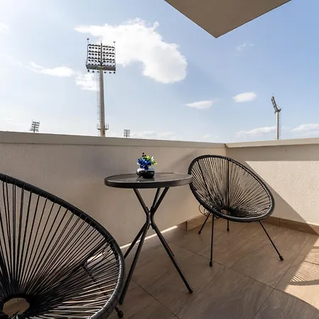 Mohost Valley - Designer With Mountain Views Apartment *